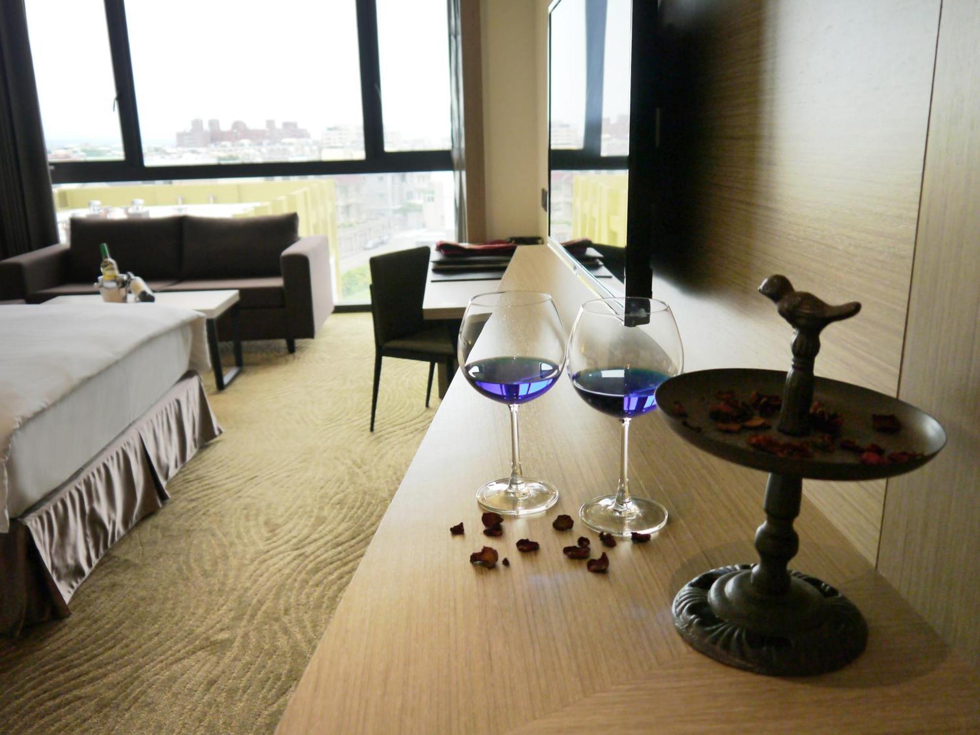 Look Royal Resort Chiayi City Rum bild A suite at the hotel