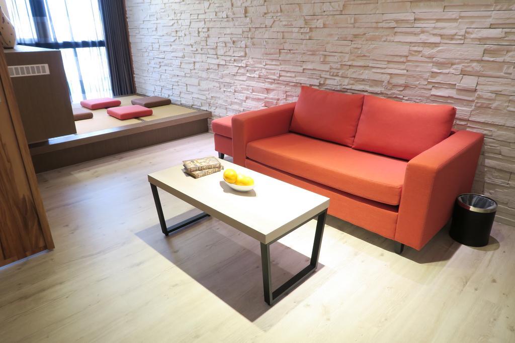 Look Royal Resort Chiayi City Exteriör bild A sofa